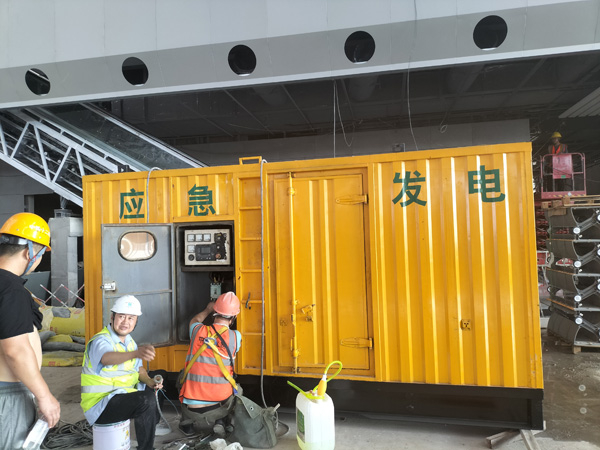 东辽怎样判断空气滤清器是否需要更换？